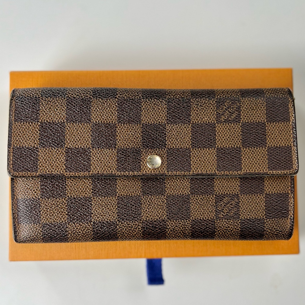 Louis Vuitton Damier Sarah Wallet - Picture 1 of 12